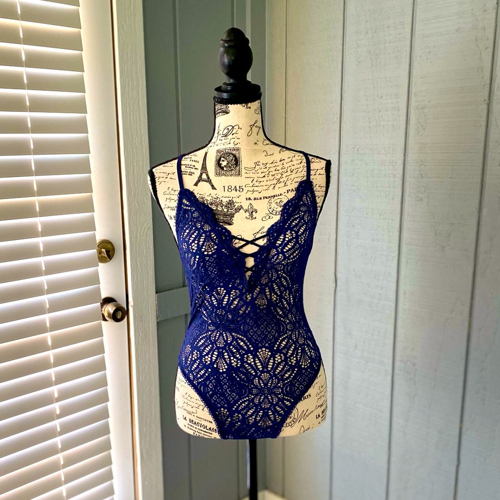 VS Navy Lace Bodysuit Size Small NWOT